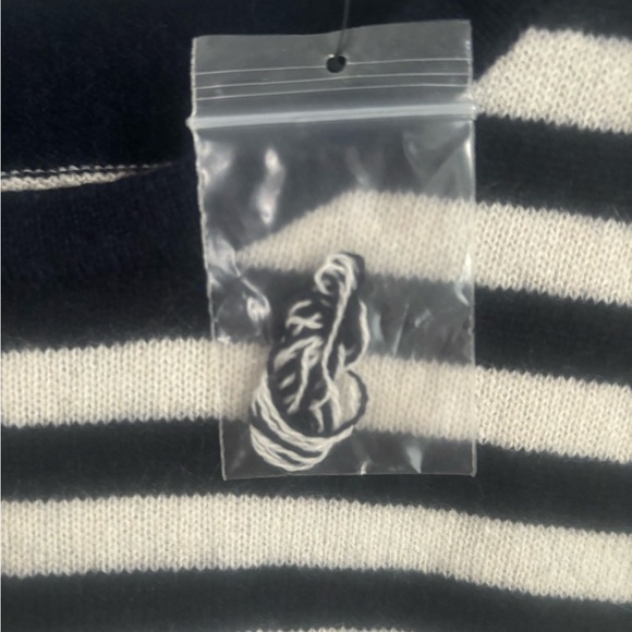 Saks Fifth Avenue Cashmere Sweater - Picture 4 of 4